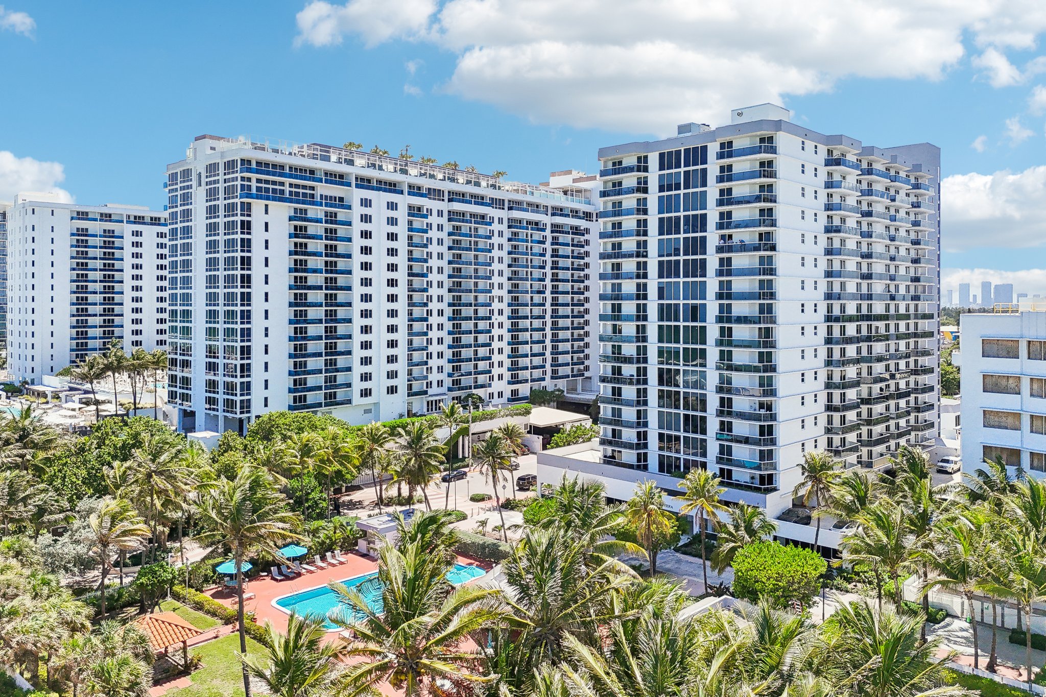 Collins Ave 1011-009.jpg