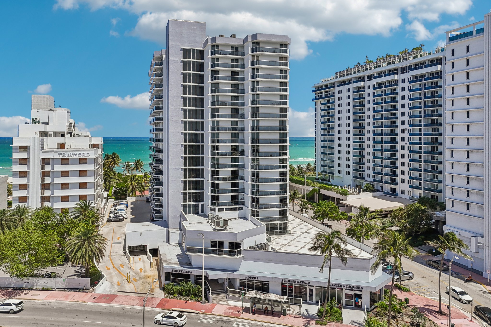 Collins Ave 1011-011.jpg