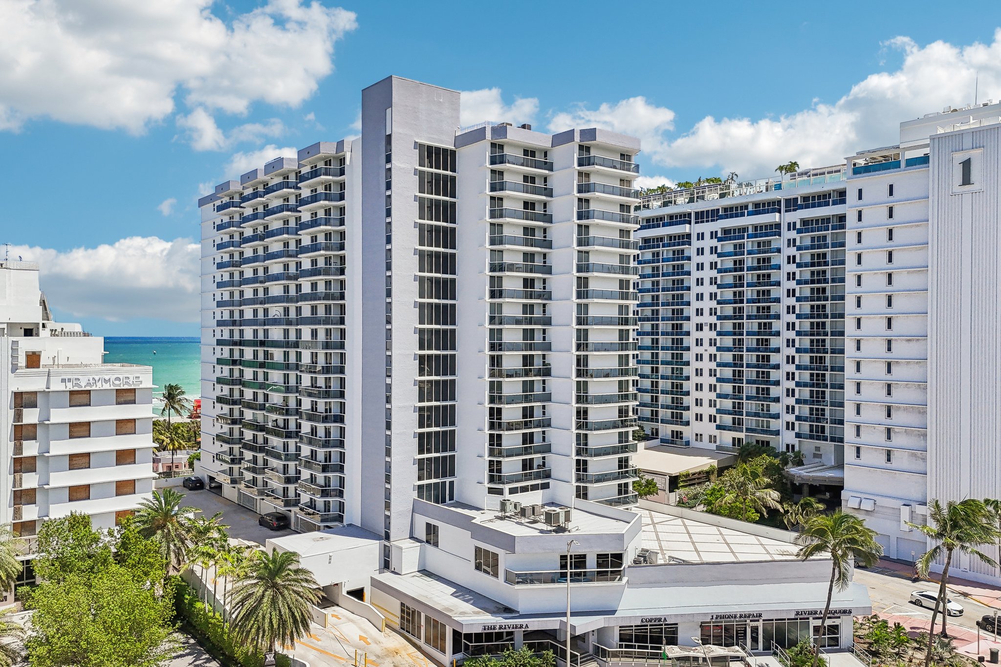 Collins Ave 1011-012.jpg