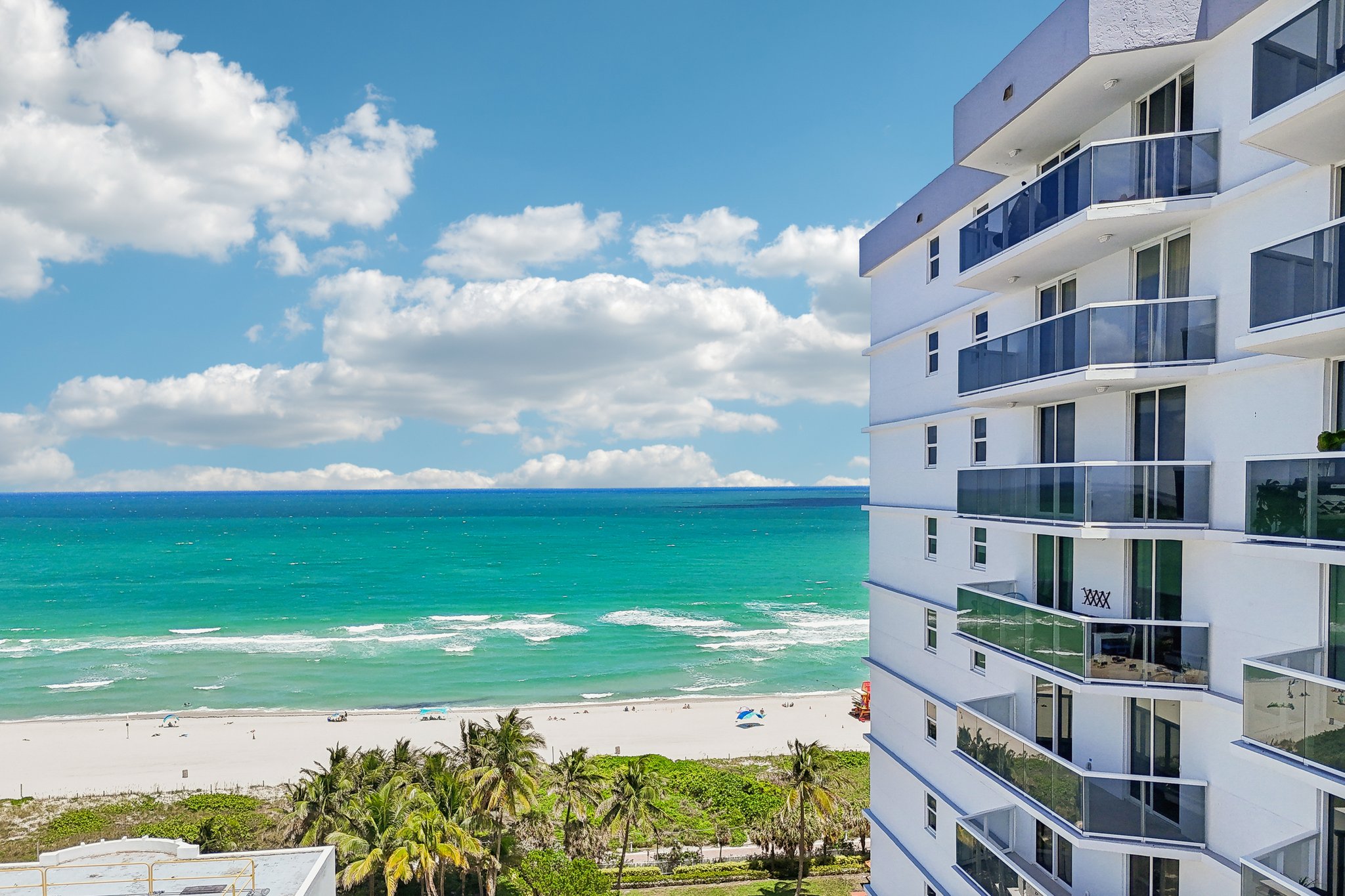 Collins Ave 1011-015.jpg