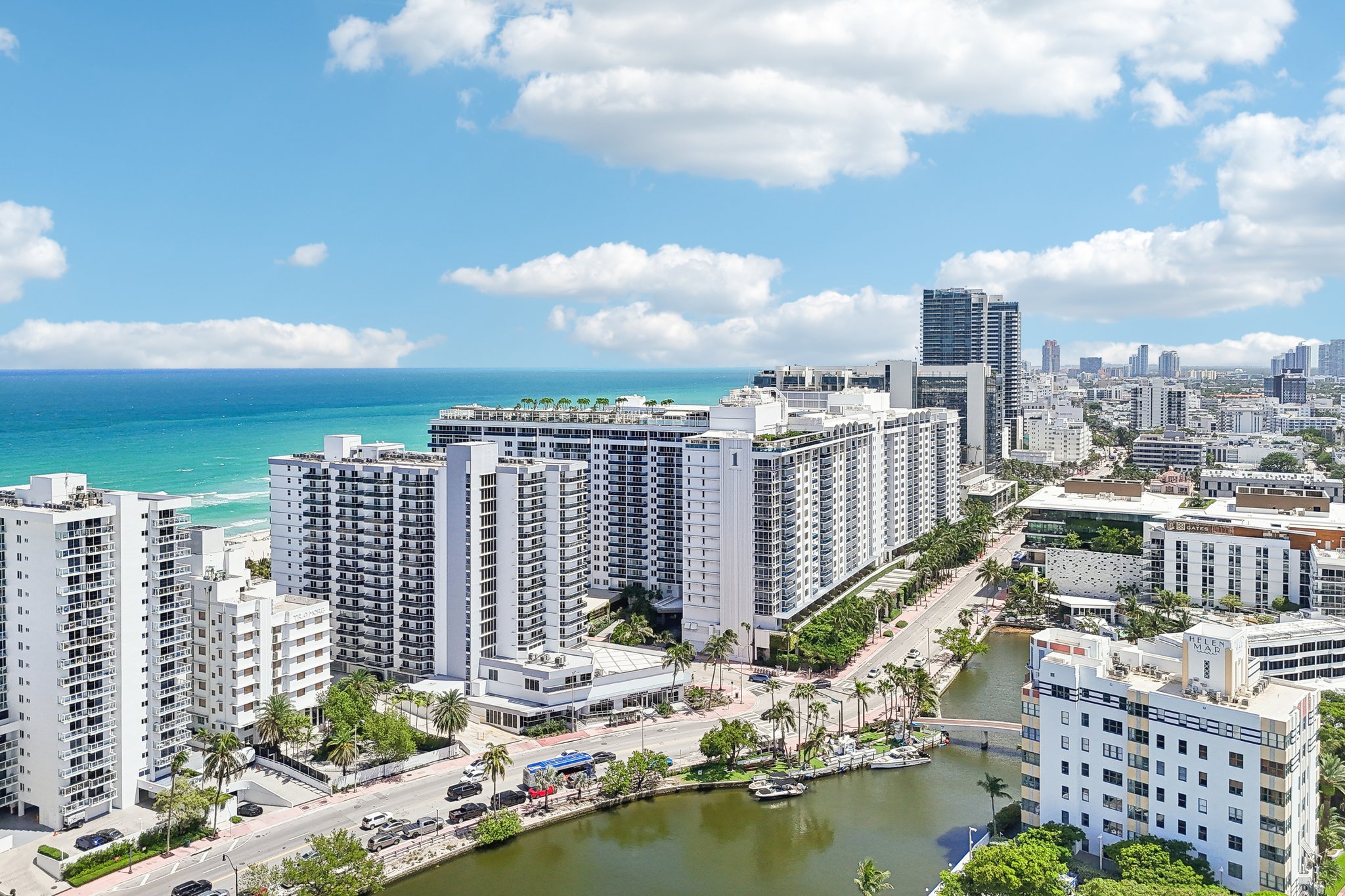 Collins Ave 1011-017.jpg