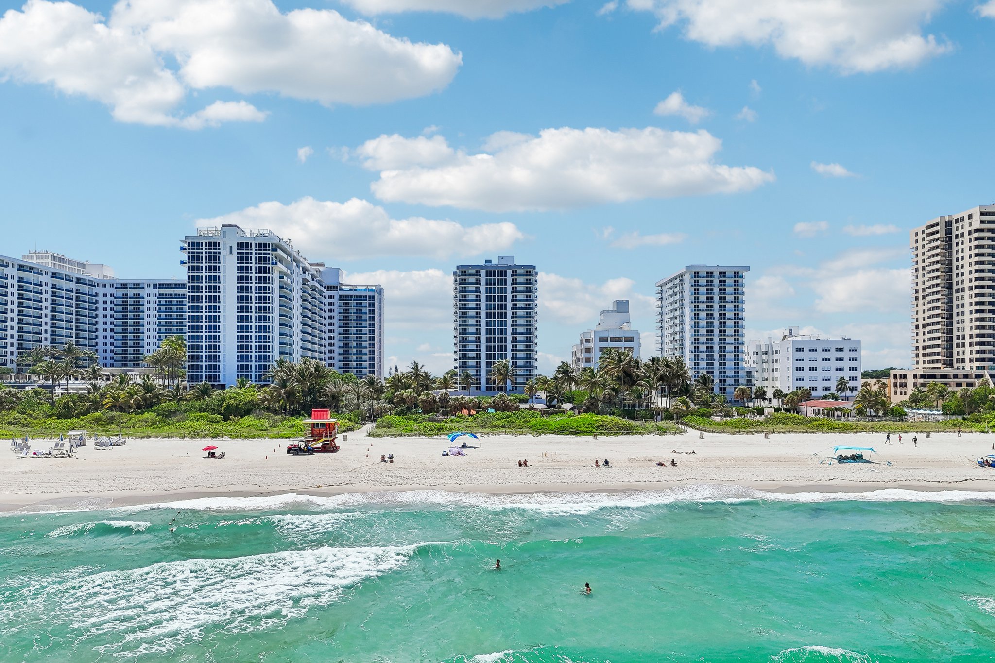 Collins Ave 1011-020.jpg