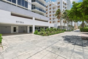 Collins Ave 1011-003.jpg