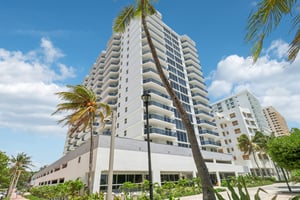 Collins Ave 1011-004.jpg