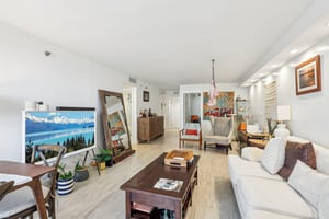 Collins Ave 1011-008.jpg