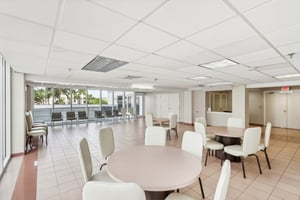 Collins Ave 1011-010.jpg