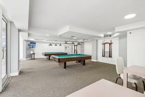 Collins Ave 1011-014.jpg