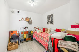 Collins Ave 1011-017.jpg