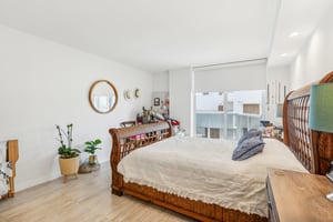 Collins Ave 1011-019.jpg