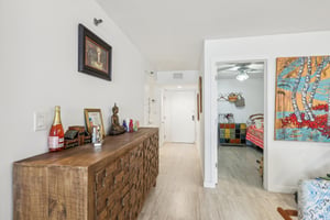Collins Ave 1011-021.jpg