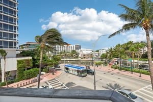 Collins Ave 1011-028.jpg