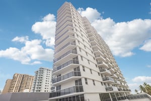 Collins Ave 1011-031.jpg