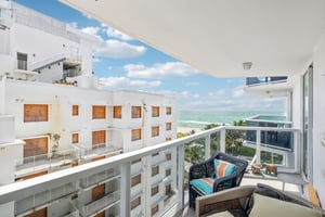 Collins Ave 1011-033.jpg