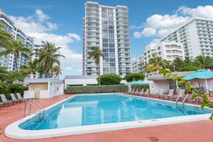 Collins Ave 1011-035.jpg