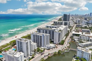 Collins Ave 1011-003.jpg