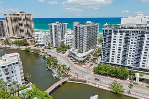 Collins Ave 1011-005.jpg