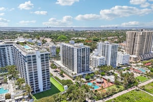 Collins Ave 1011-008.jpg