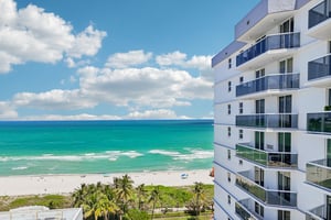 Collins Ave 1011-015.jpg