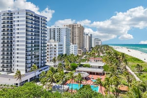 Collins Ave 1011-019.jpg