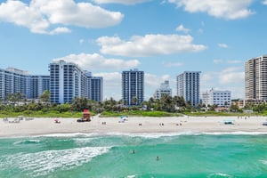 Collins Ave 1011-020.jpg