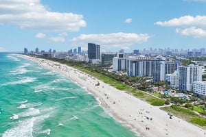 Collins Ave 1011-022.jpg