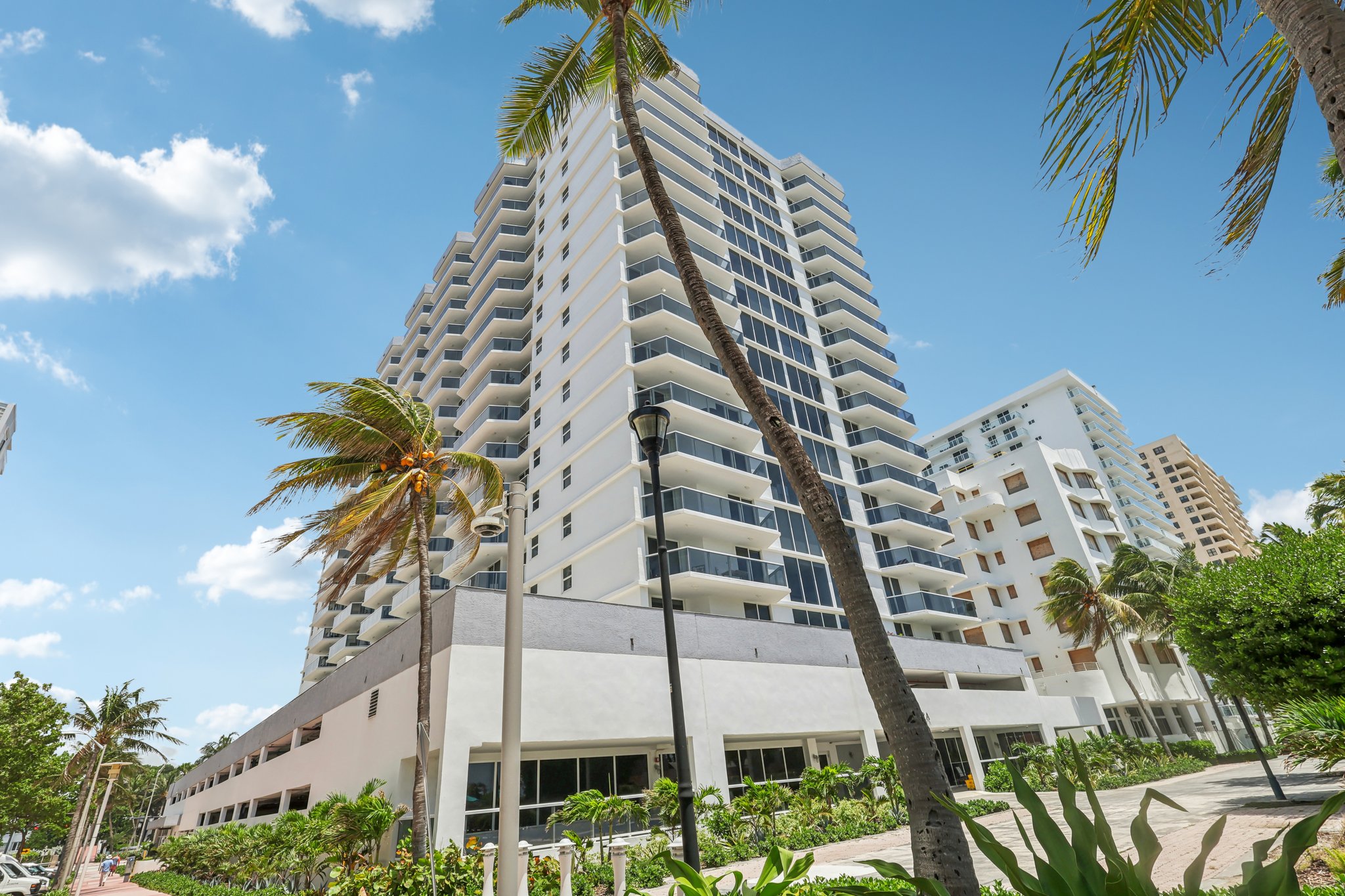 Collins Ave 1612-002.jpg
