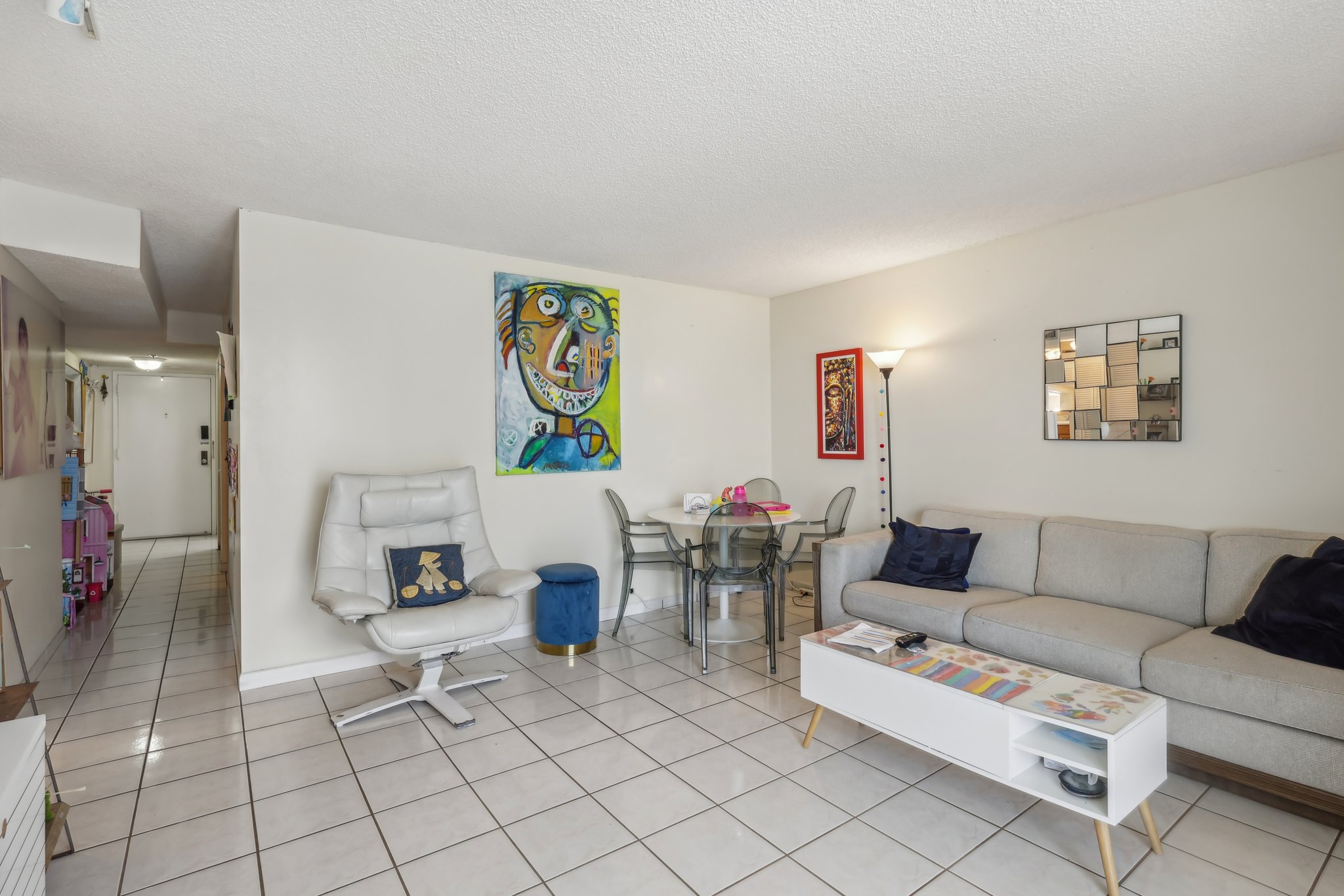 Collins Ave 1612-006.jpg