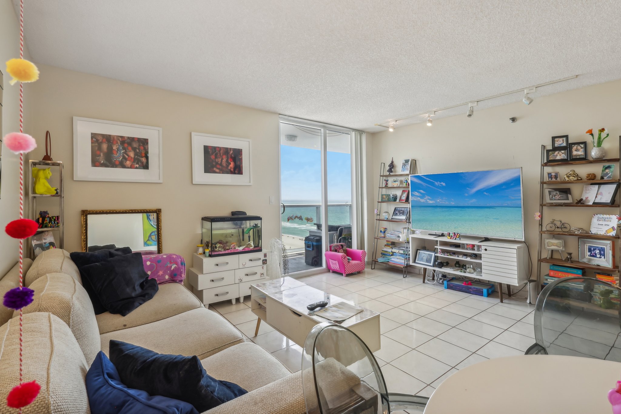 Collins Ave 1612-009.jpg