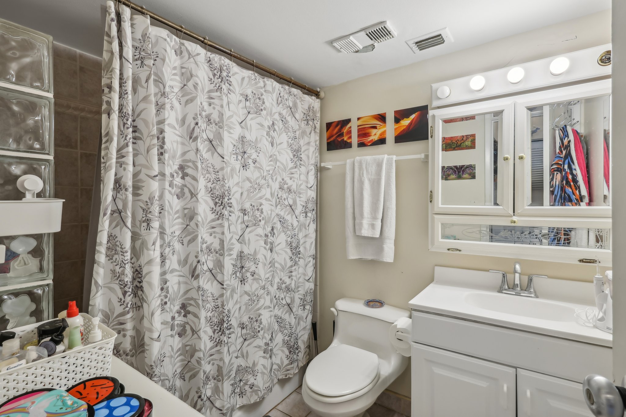 Collins Ave 1612-018.jpg