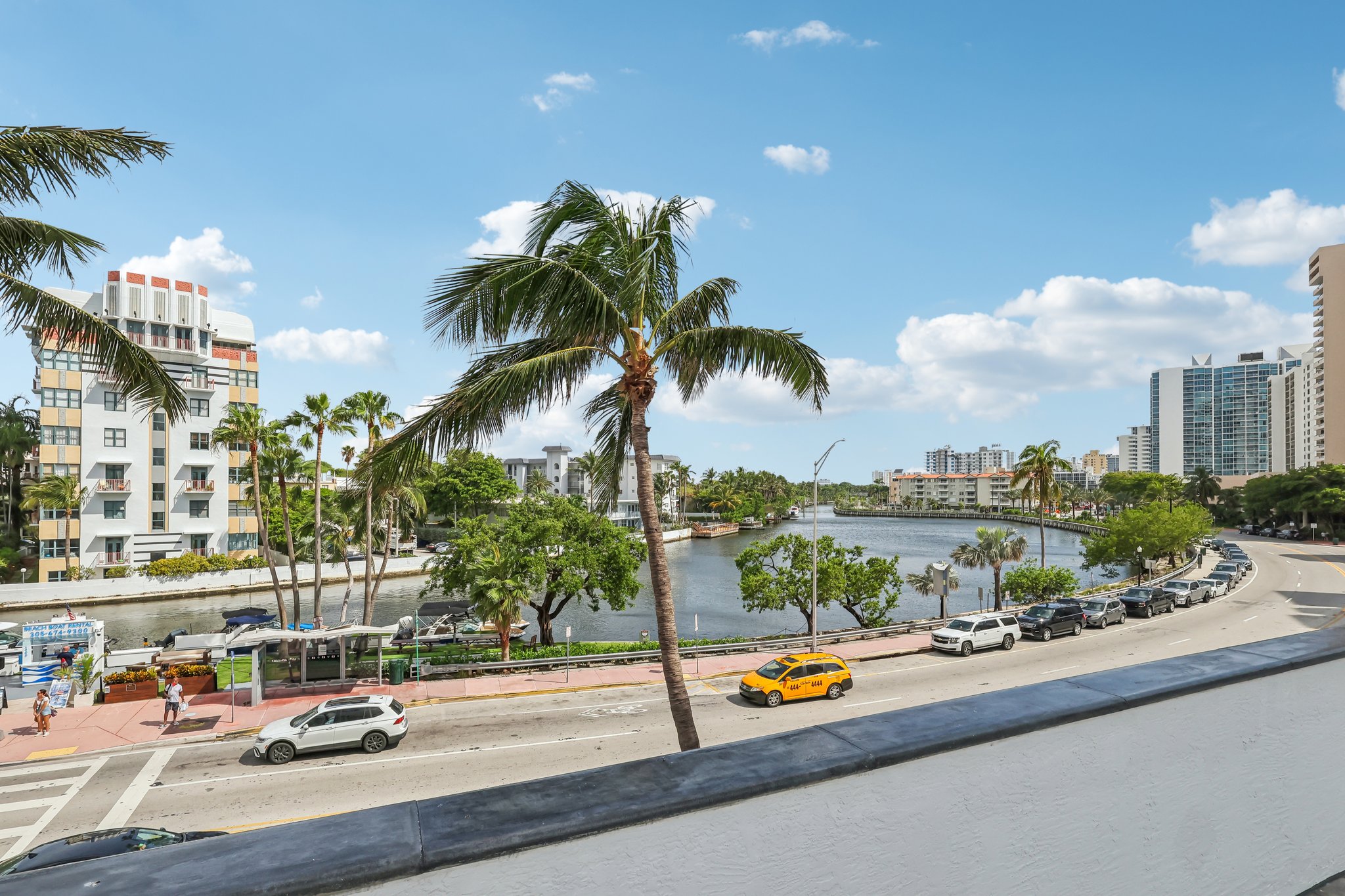 Collins Ave 1612-022.jpg