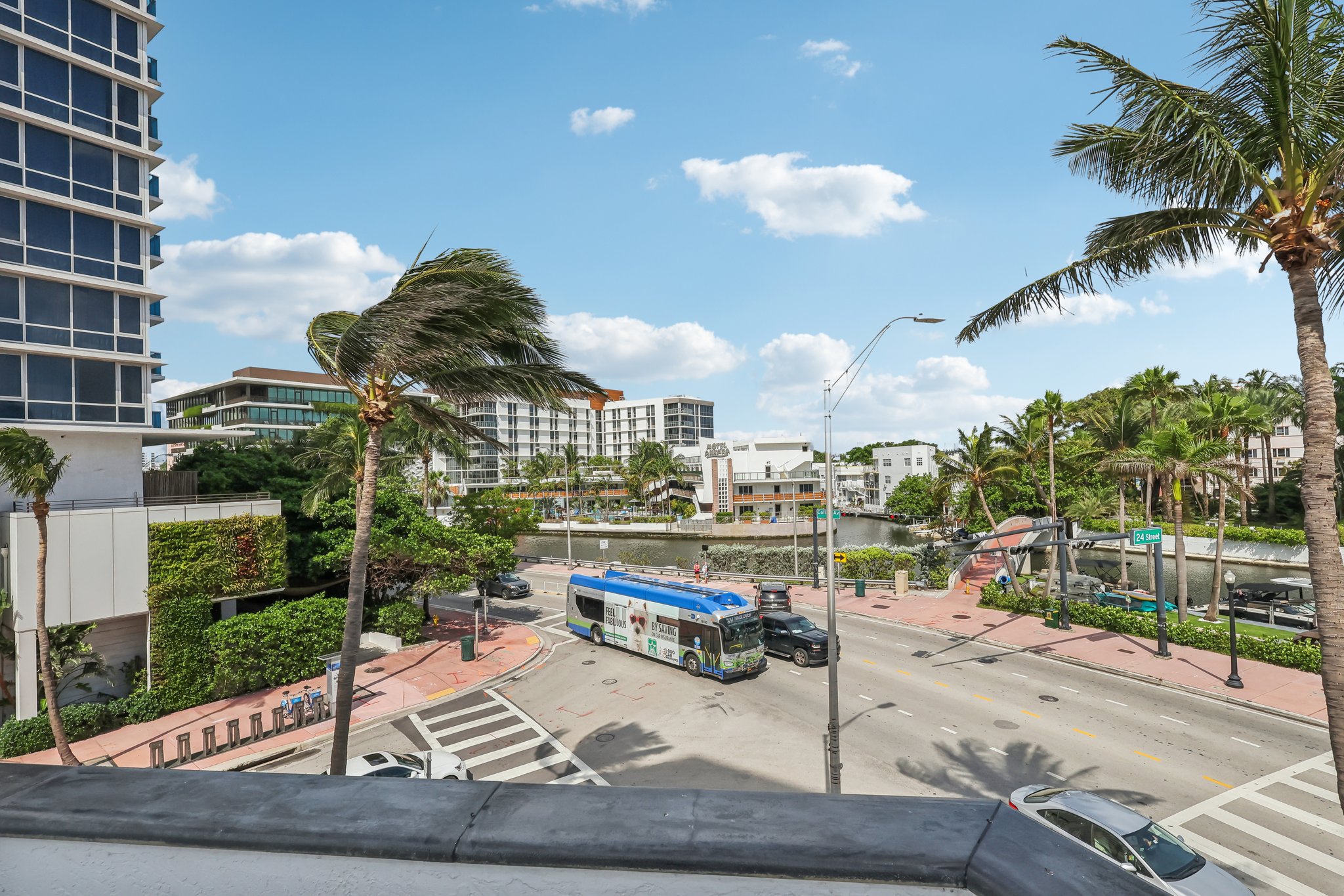 Collins Ave 1612-023.jpg