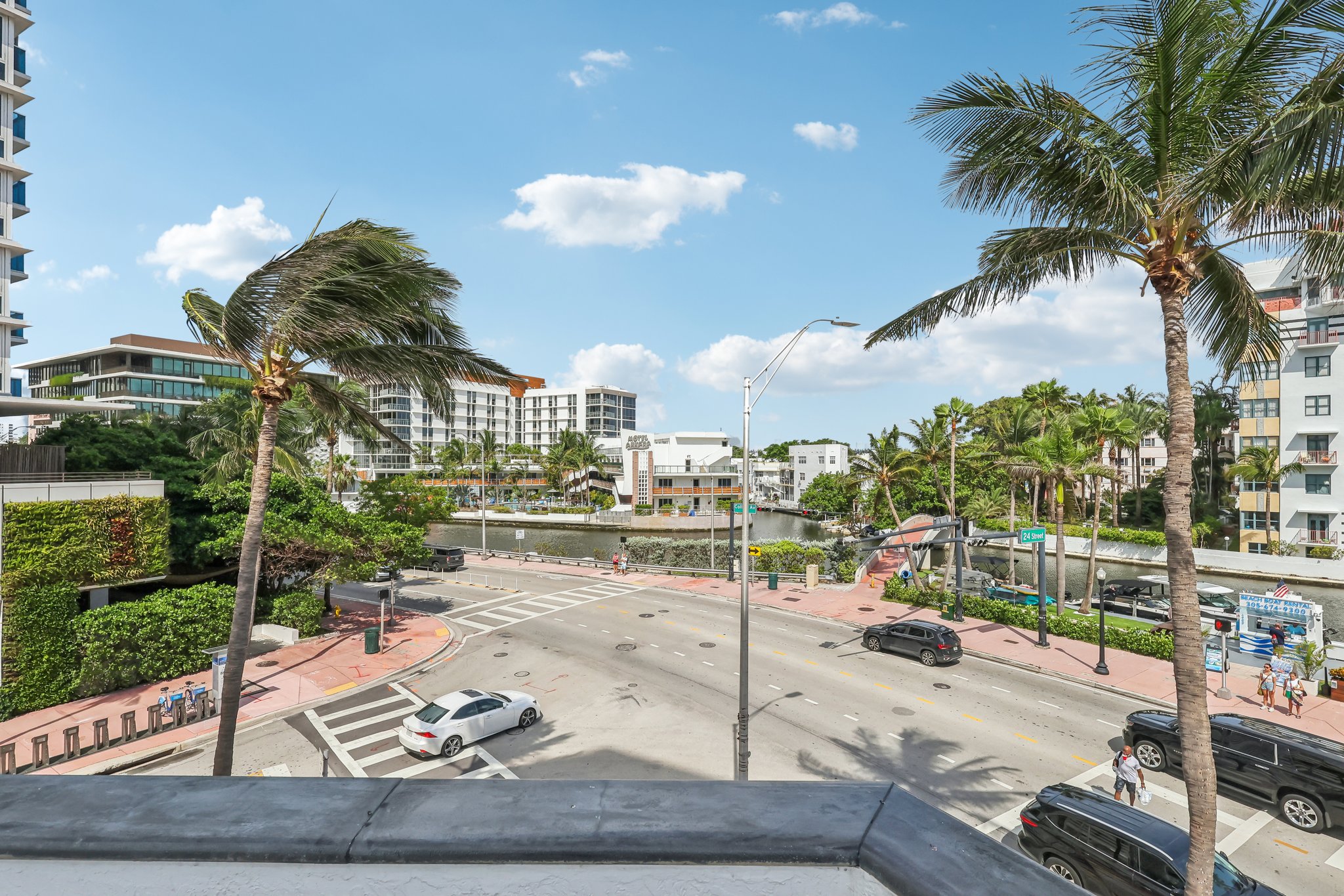 Collins Ave 1612-024.jpg