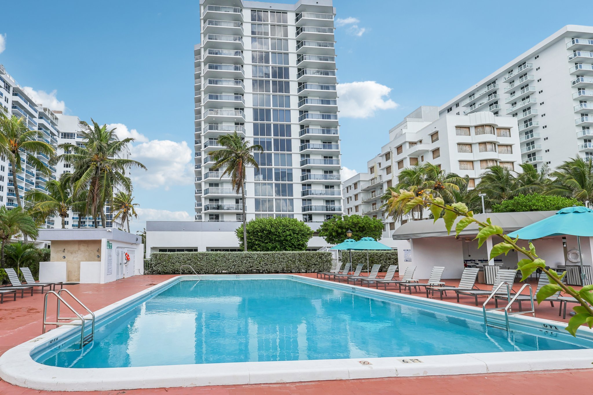 Collins Ave 1612-026.jpg