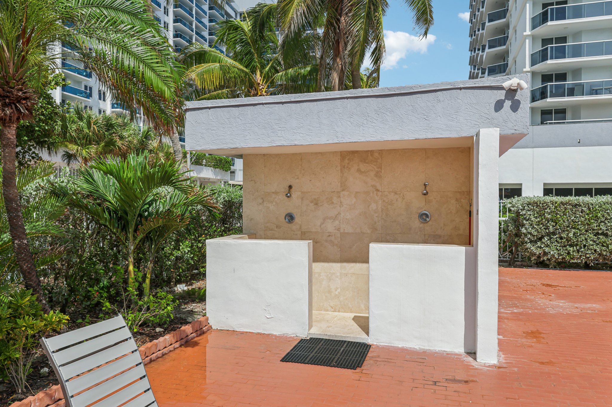 Collins Ave 1612-027.jpg