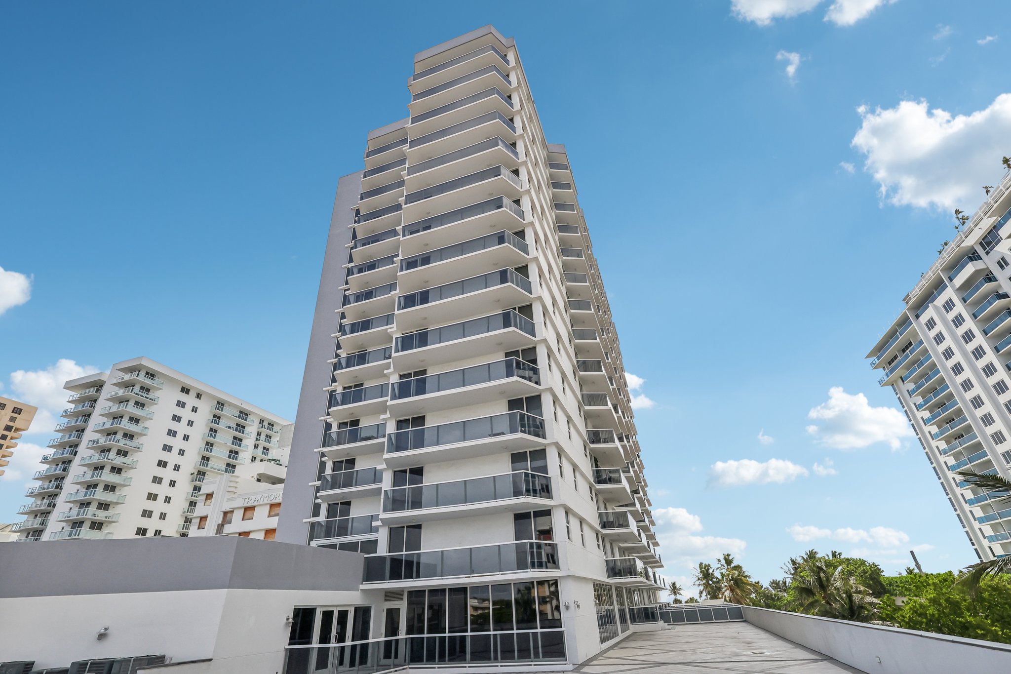 Collins Ave 1612-029.jpg