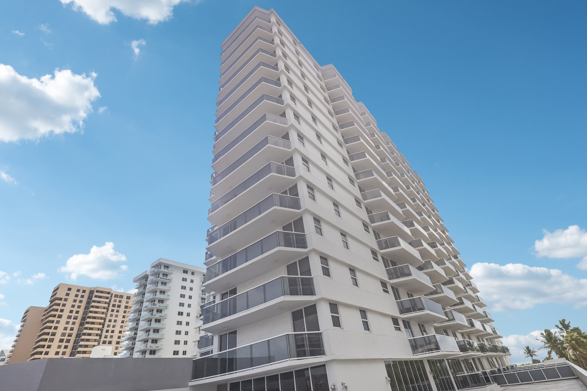 Collins Ave 1612-030.jpg