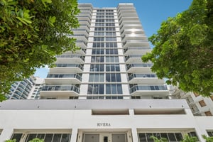 Collins Ave 1612-004.jpg