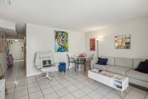 Collins Ave 1612-006.jpg