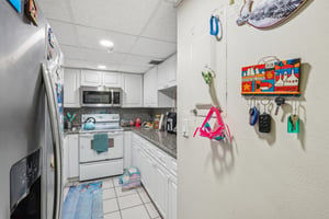 Collins Ave 1612-010.jpg