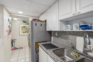 Collins Ave 1612-011.jpg