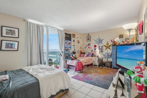 Collins Ave 1612-015.jpg