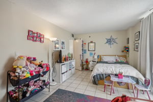 Collins Ave 1612-017.jpg