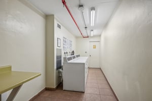 Collins Ave 1612-019.jpg