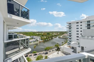 Collins Ave 1612-021.jpg