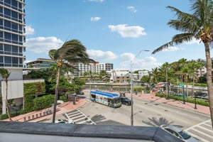 Collins Ave 1612-023.jpg