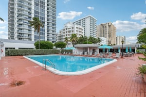 Collins Ave 1612-025.jpg