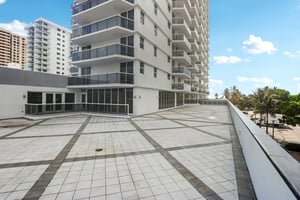 Collins Ave 1612-028.jpg
