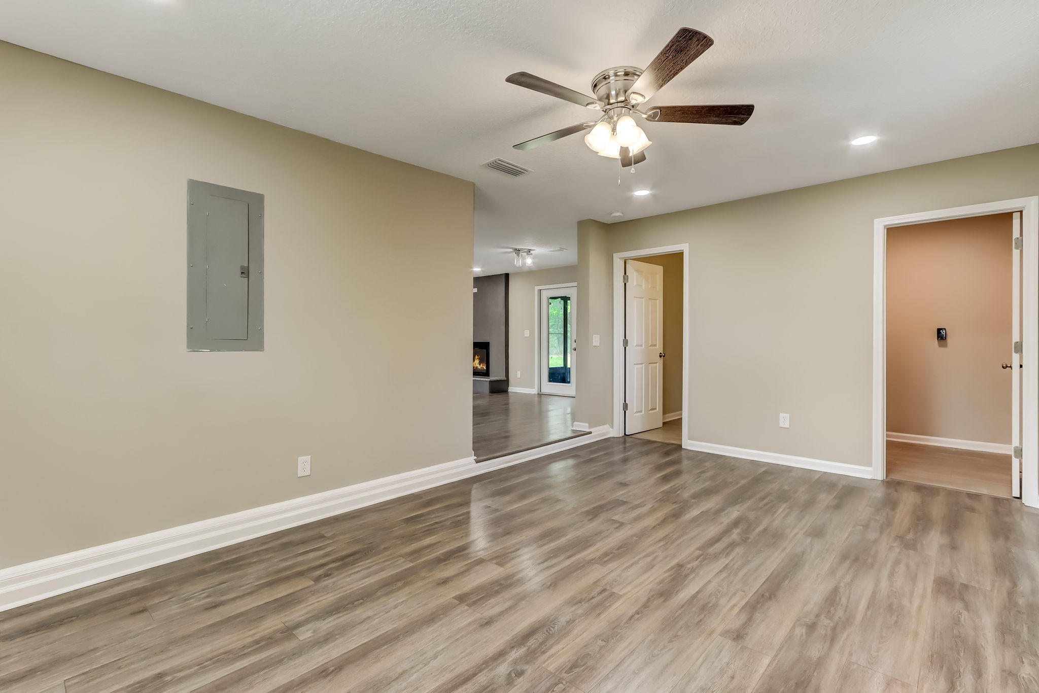 2401 St Leger Dr Jacksonville FL 32208 ECVT