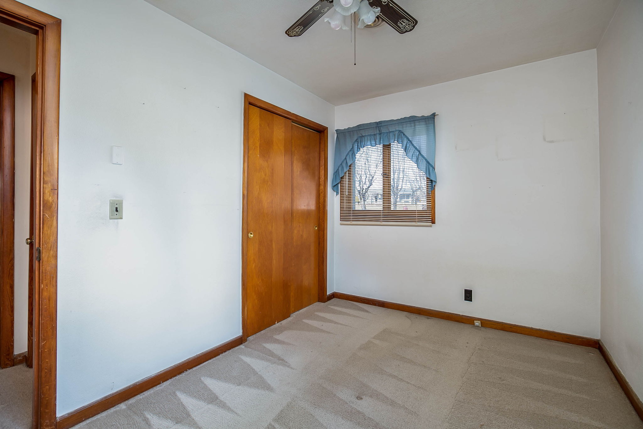 2402 Larkspur Dr, Johnson City, TN 37604 HomeSelfies