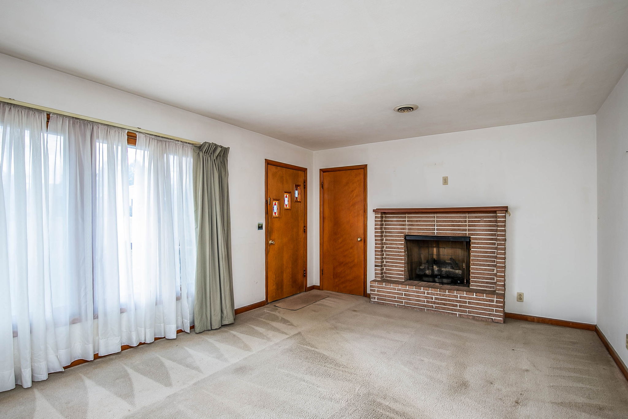 2402 Larkspur Dr, Johnson City, TN 37604 HomeSelfies